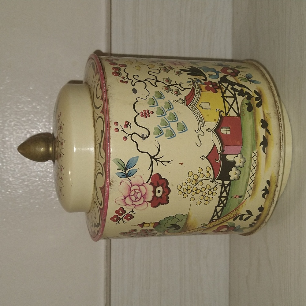 Vintage Murray Allen Import "Kiang" Regal Crown Candy Tin With Birds & Flowers